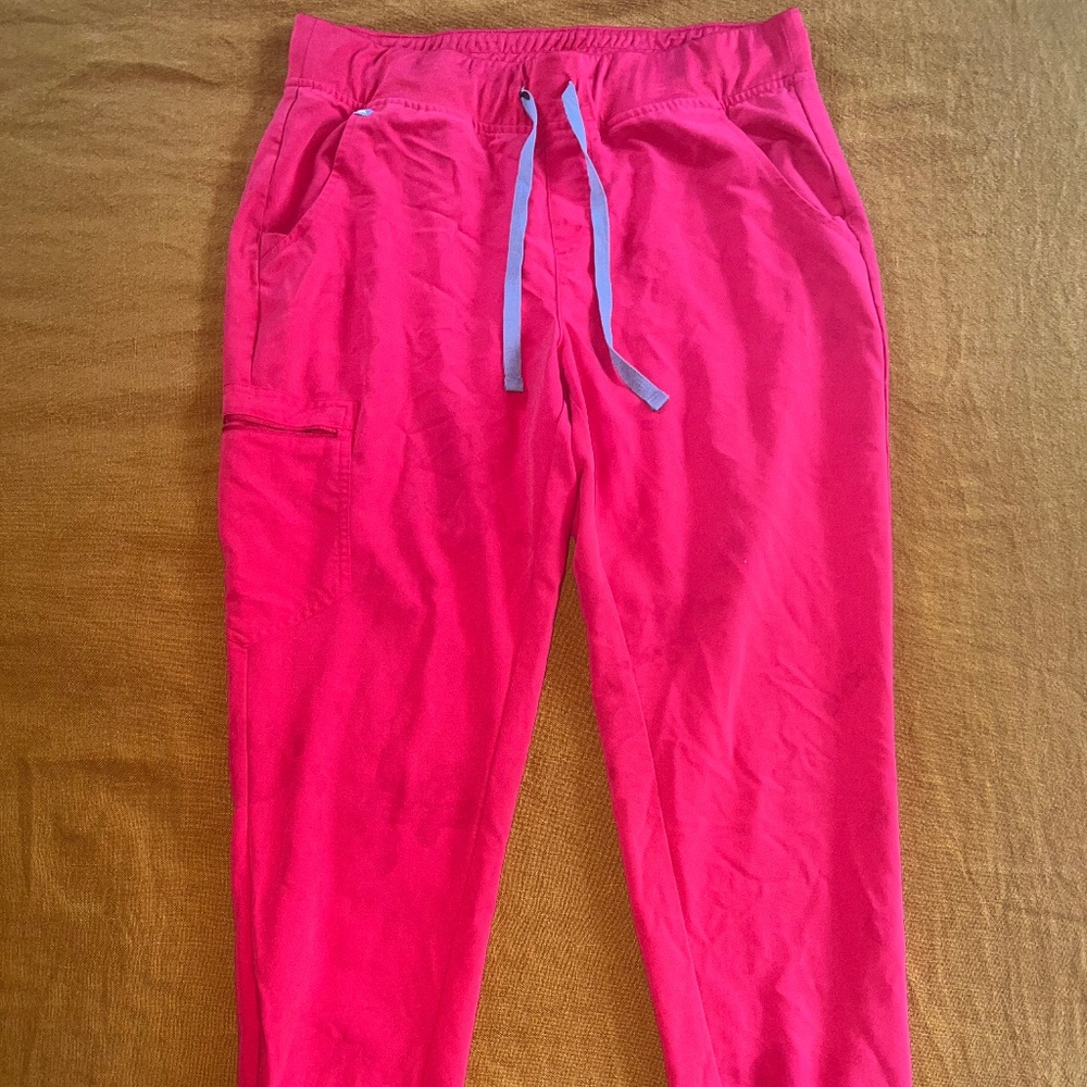 Figs Women's Zamora Jogger Scrub Pants in Pop Red 1784 Size Large/Tall